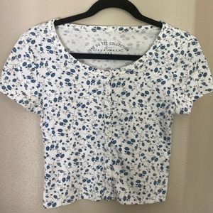 Aeropostale cropped tee, size M, white with blue flowers